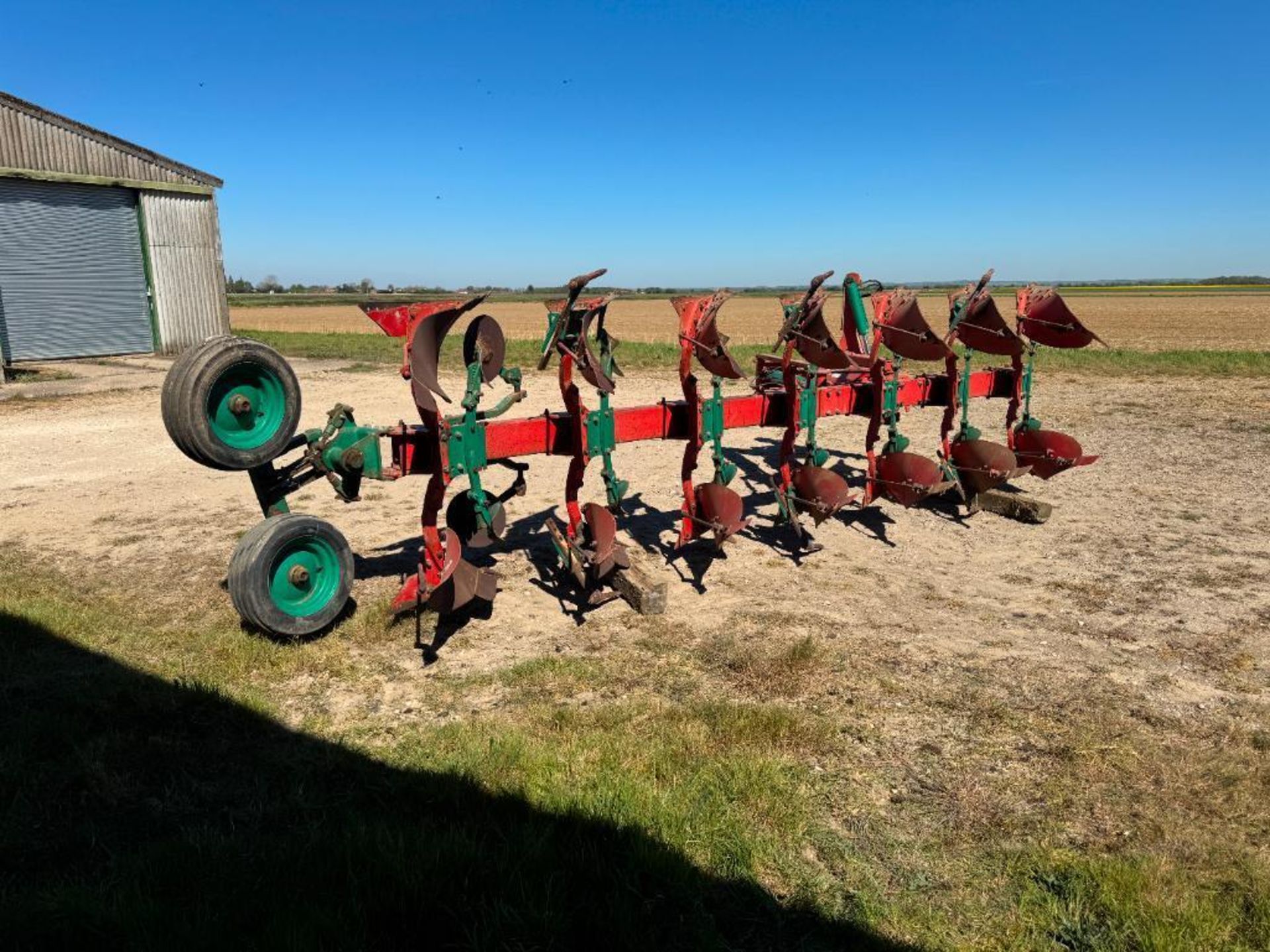 Kverneland LO85/300/28 7 furrow on-land reversible plough with skimmers and subsoiler points. Serial - Image 6 of 12