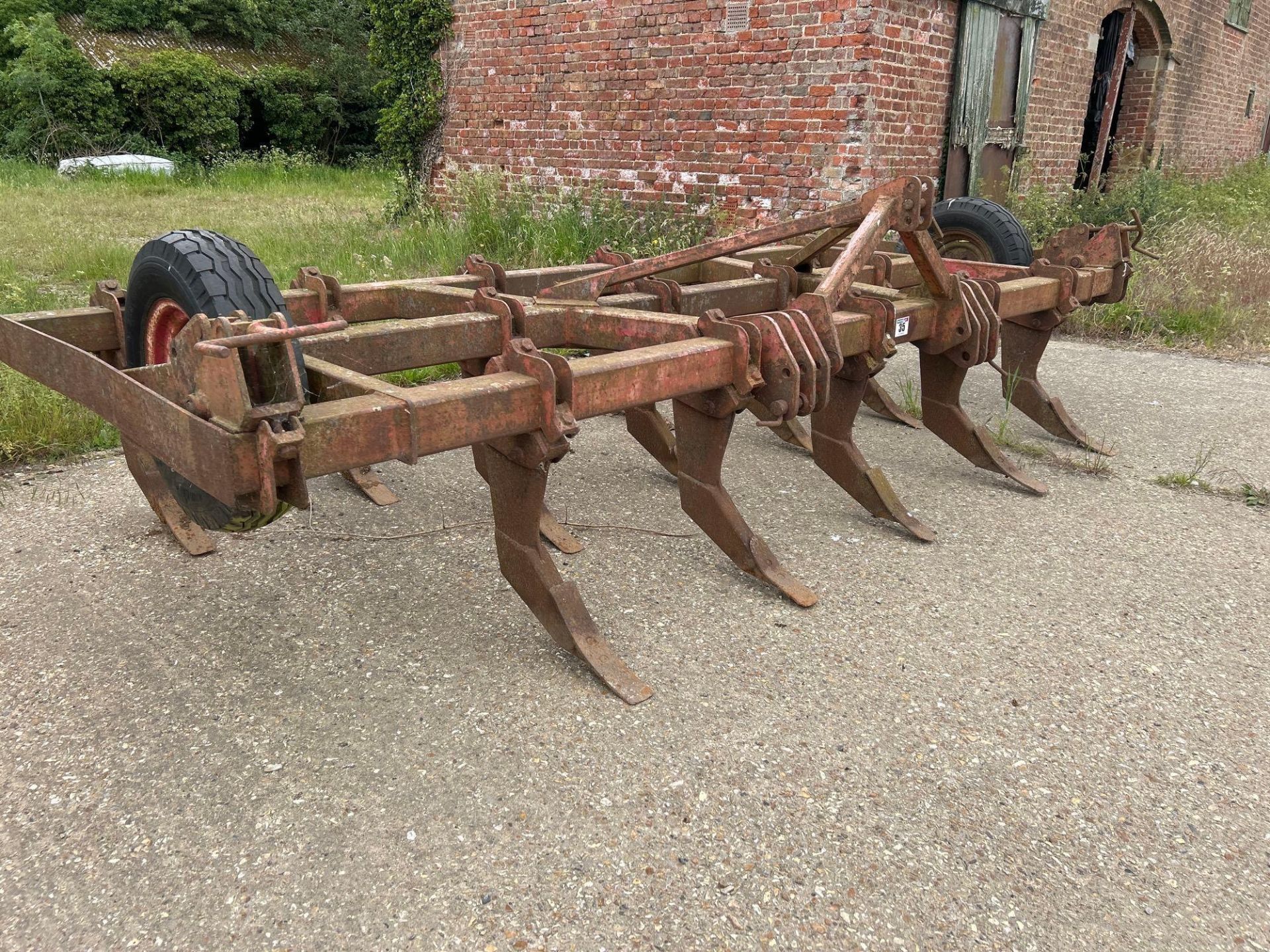 Massey Ferguson Superflow 15 leg 13ft with depth wheels, linkage mounted - Image 7 of 9
