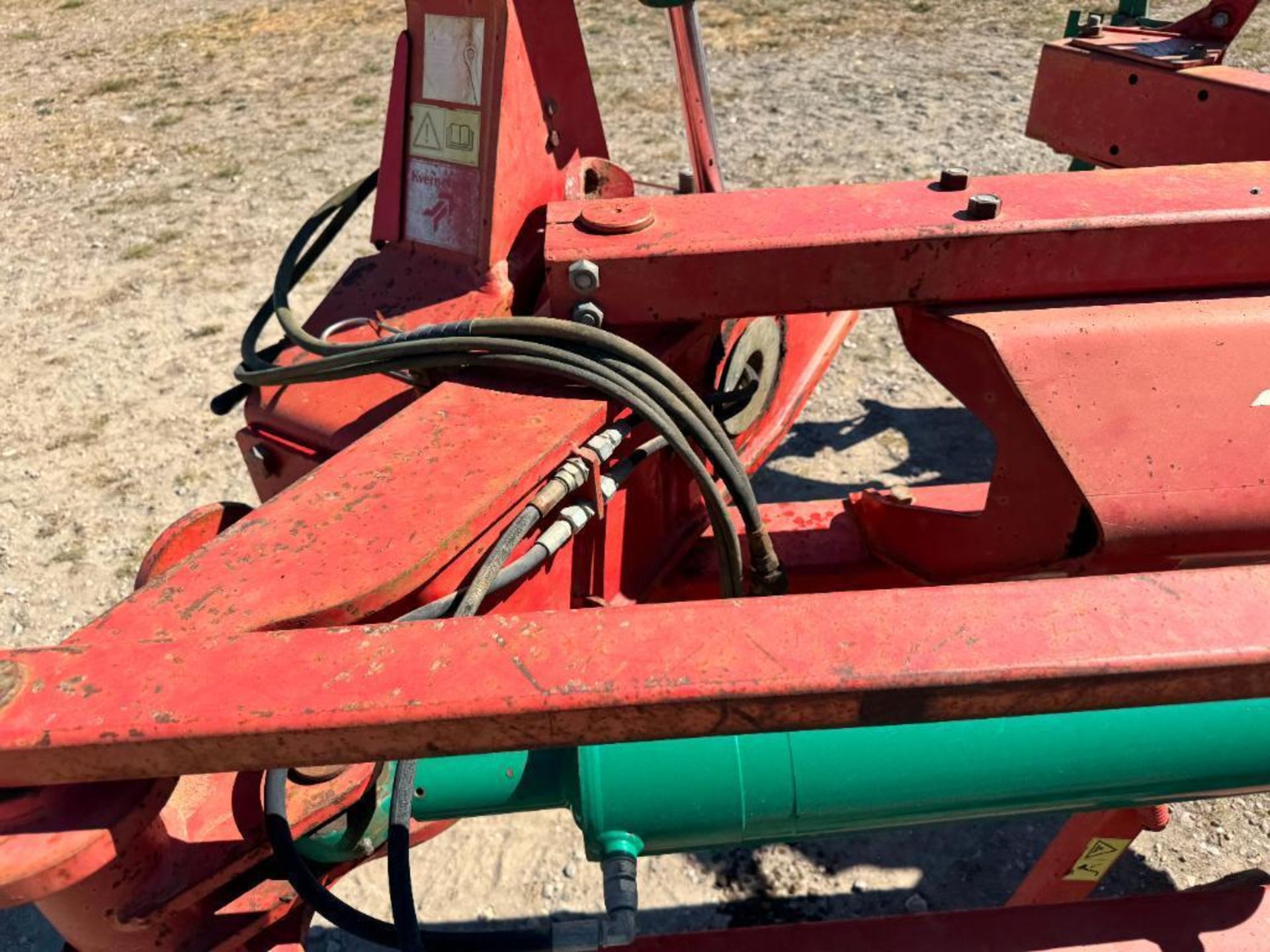 Kverneland LO85/300/28 7 furrow on-land reversible plough with skimmers and subsoiler points. Serial - Image 9 of 12
