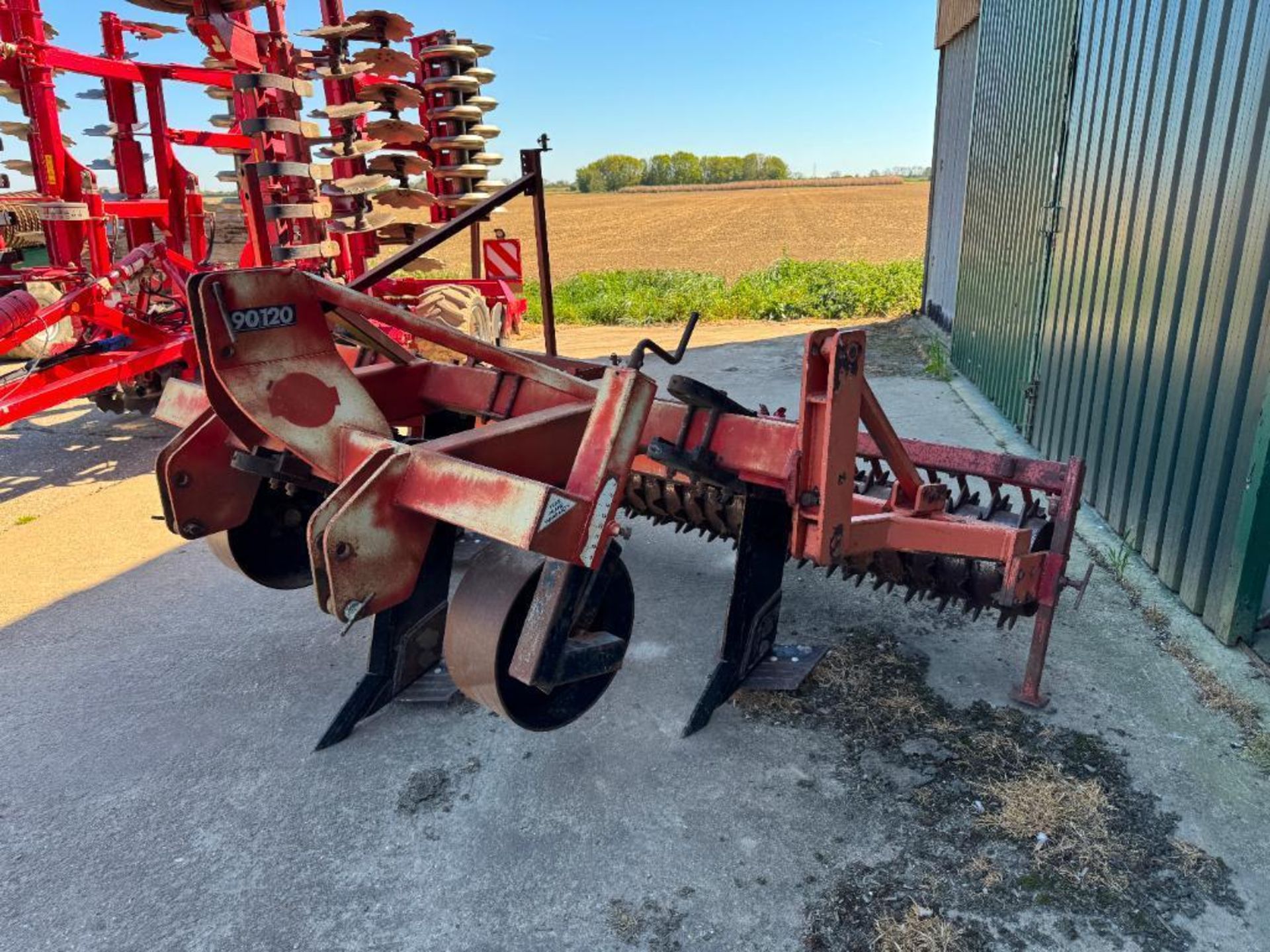 Spaldings 90/120 3 leg flat lift with rear tooth packer and depth wheels - Image 2 of 7