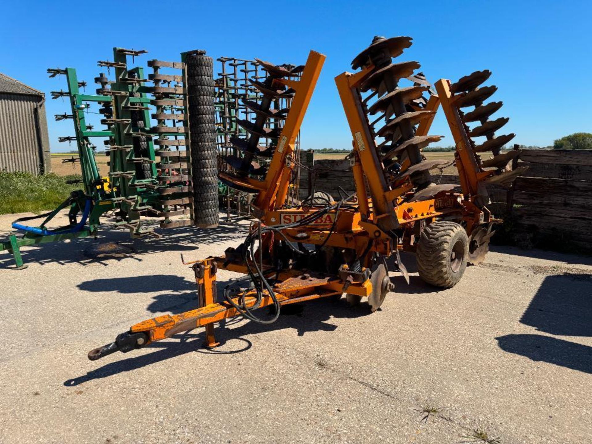 1992 Simba Series 2b 5m hydraulic folding discs with rear drawbar. Model No: ODH/2B/43/FD. Serial No - Image 3 of 11