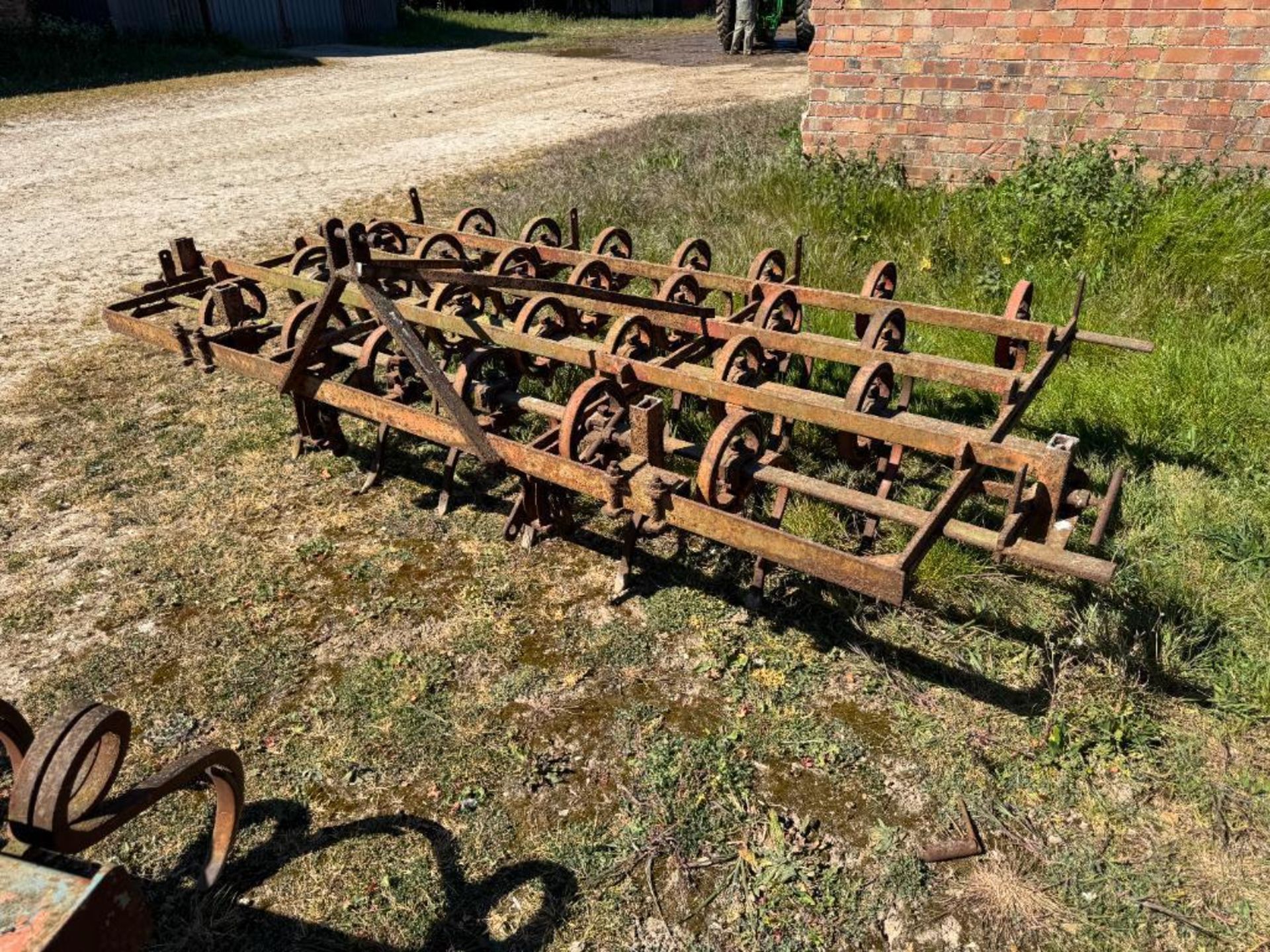 Marskstig 8ft spring tine cultivator, linkage mounted - Image 2 of 5