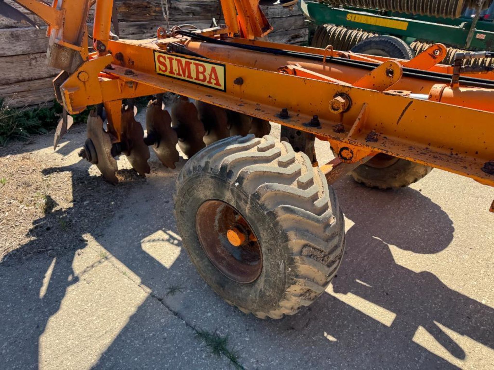 1992 Simba Series 2b 5m hydraulic folding discs with rear drawbar. Model No: ODH/2B/43/FD. Serial No - Image 6 of 11