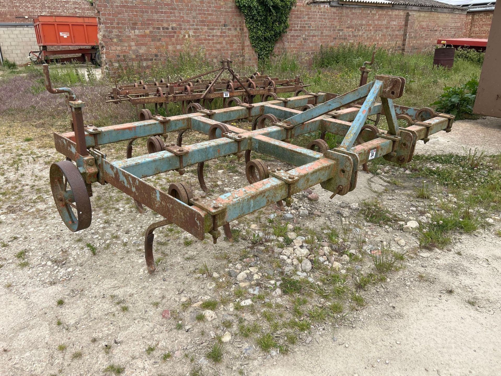 Blench 10ft pig tail cultivator with depth wheels, linkage mounted - Image 5 of 6