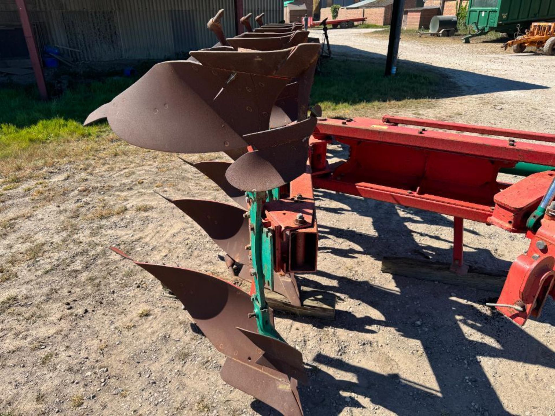 Kverneland LO85/300/28 7 furrow on-land reversible plough with skimmers and subsoiler points. Serial - Image 4 of 12