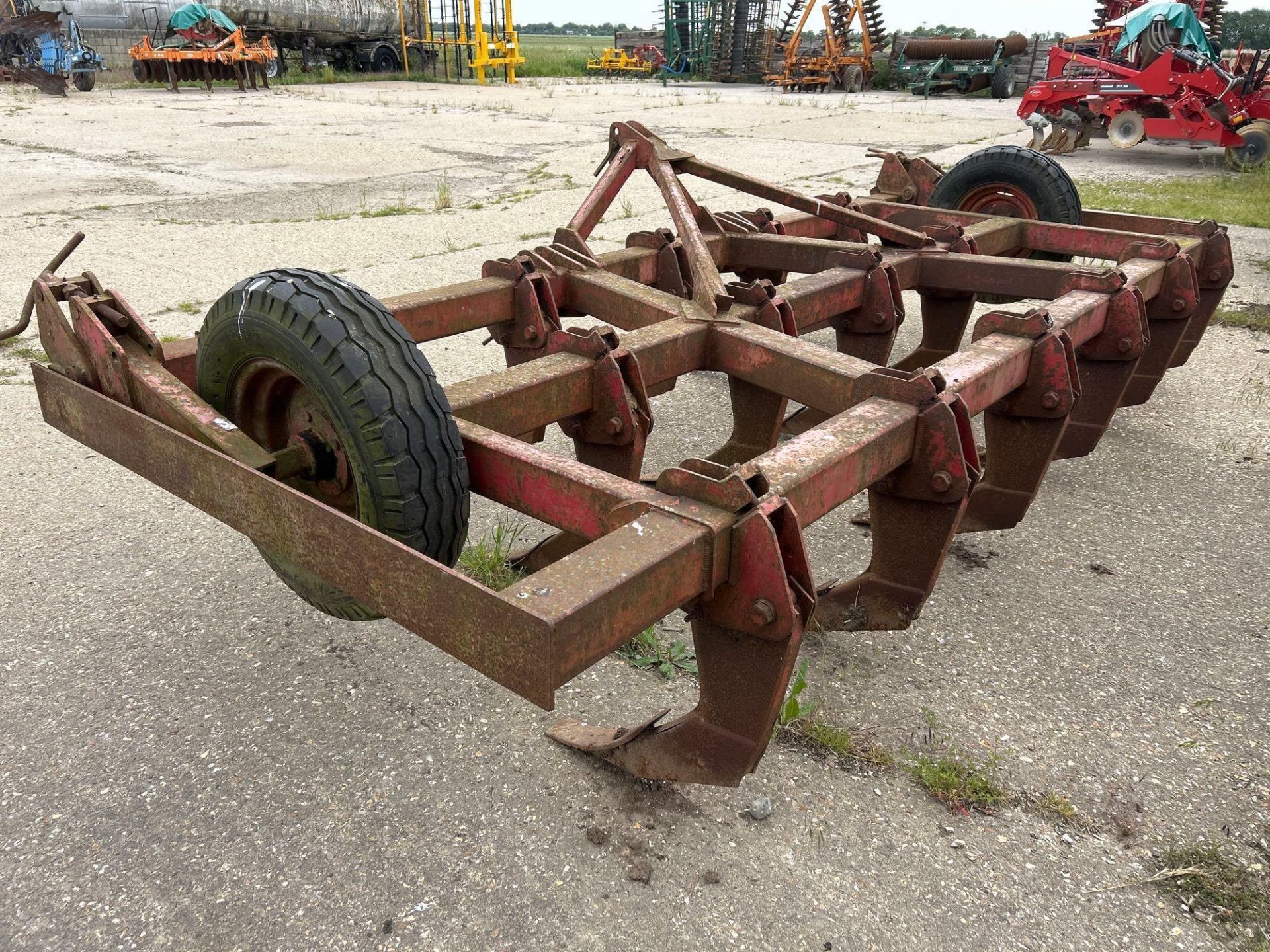 Massey Ferguson Superflow 15 leg 13ft with depth wheels, linkage mounted - Image 9 of 9