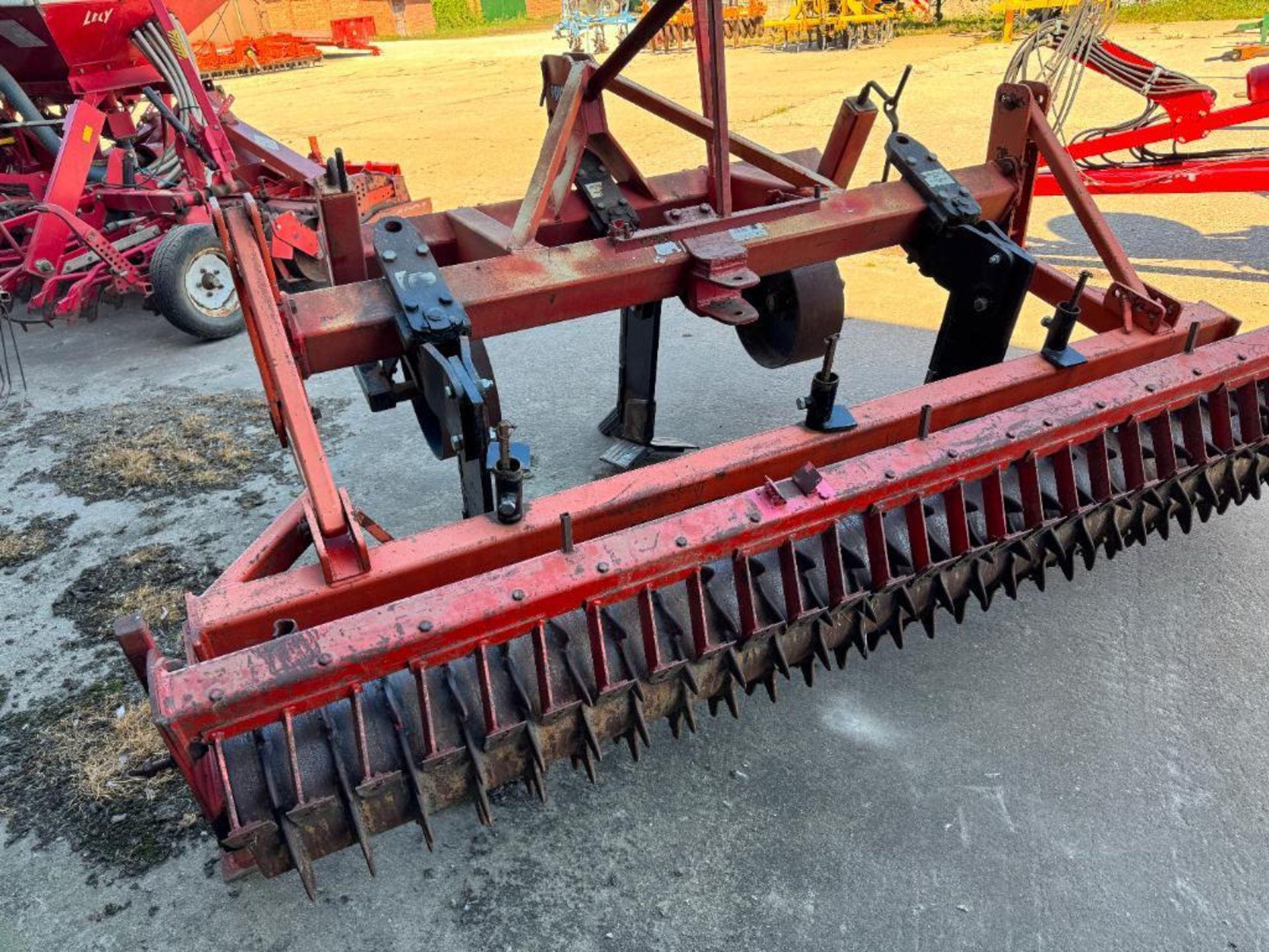 Spaldings 90/120 3 leg flat lift with rear tooth packer and depth wheels - Image 4 of 7