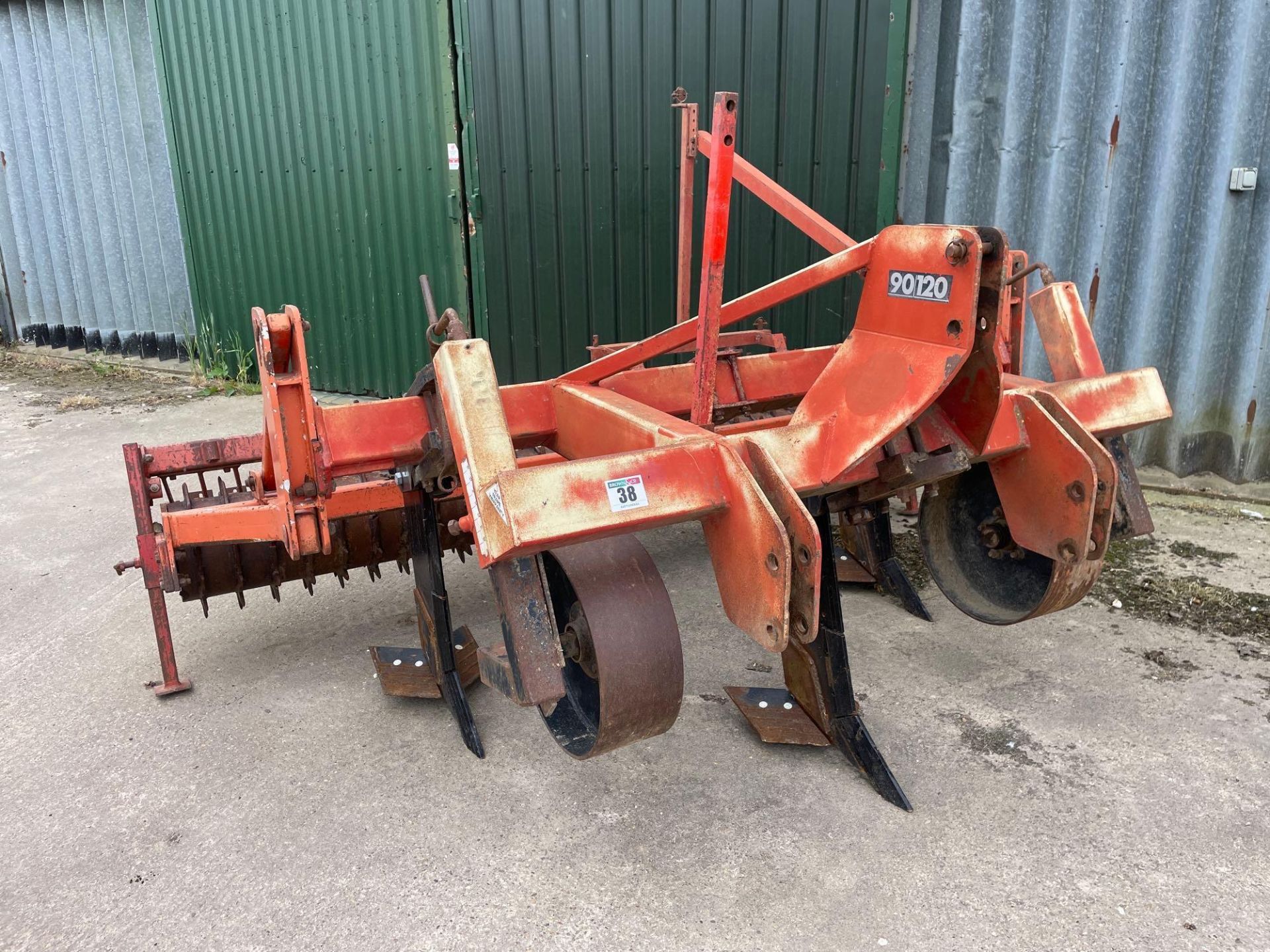 Spaldings 90/120 3 leg flat lift with rear tooth packer and depth wheels - Image 6 of 7