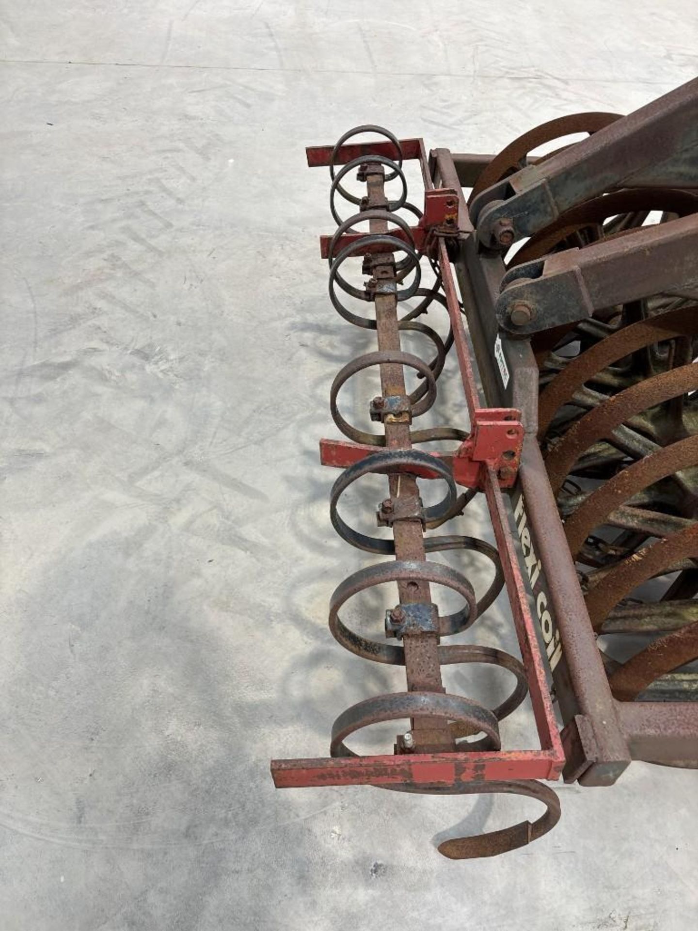 1.5m Flexicoil front press with cast rings, leading tines and steering headstock. Serial No: 550627 - Image 4 of 6