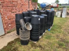 Qty plastic pots