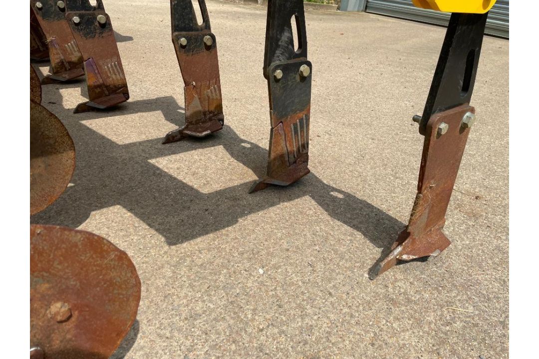 2019 Grange LDT 600 6m toolbar with discs LD legs, hydraulic folding - Image 2 of 28