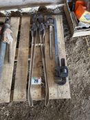 Bolt croppers and 2No stilsons