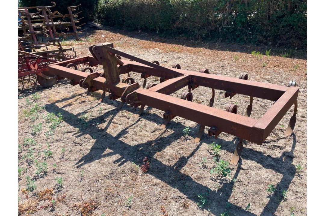 Jones 3.6m pig tail cultivator, linkage mounted - Image 1 of 2