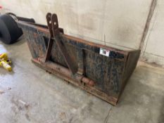 Transport box, linkage mounted