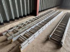 Aluminium double extending ladder