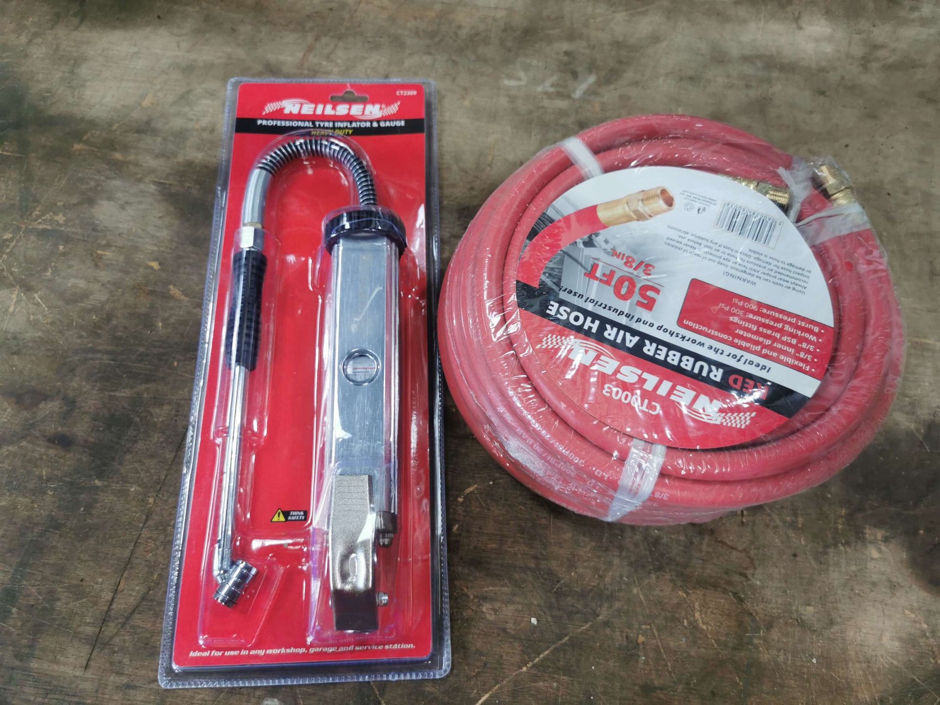 Neilsen CT2590 (Tyre Inflator), CT9003 (Air Hose) Tyre Inflator and Air Hose Set