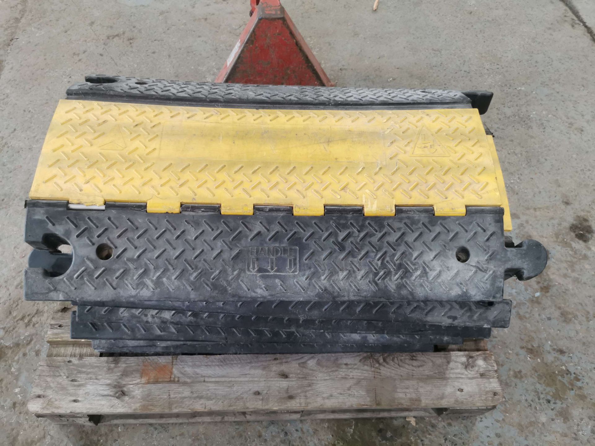 7 Drive Over 3 Channel Cable Protector Ramp