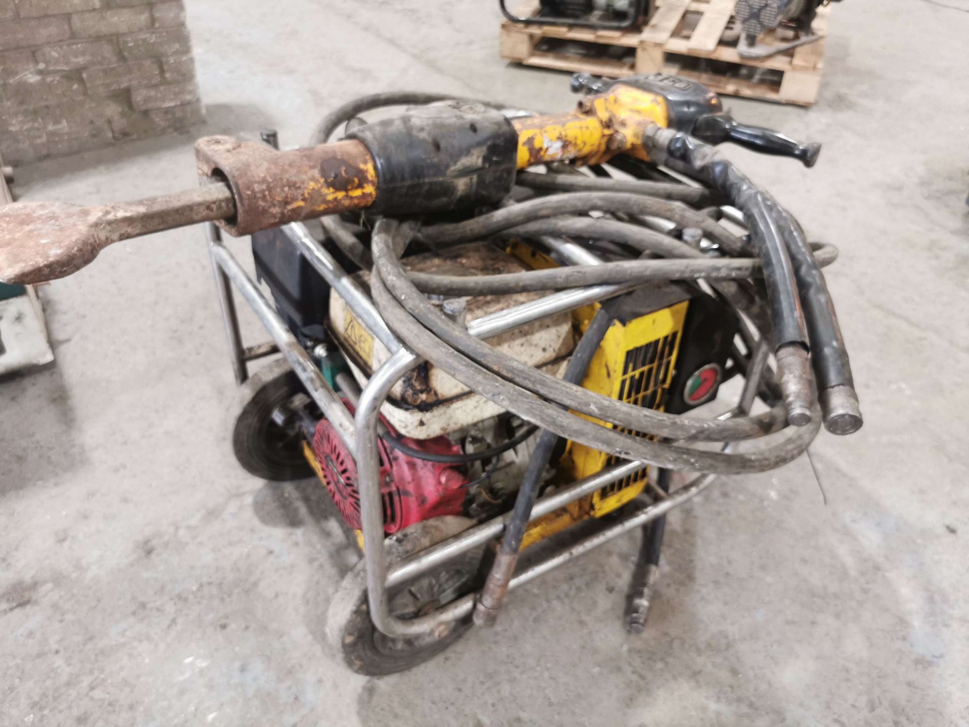 JCB Hydraulic Power Pack C/W Hoses and Breaker