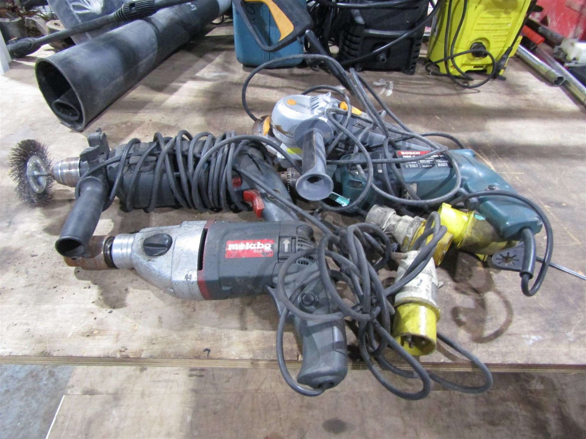 2 X BOSCH, 1 X TITAN ANGLE GRINDER, 1 X METABO 110V DRILLS