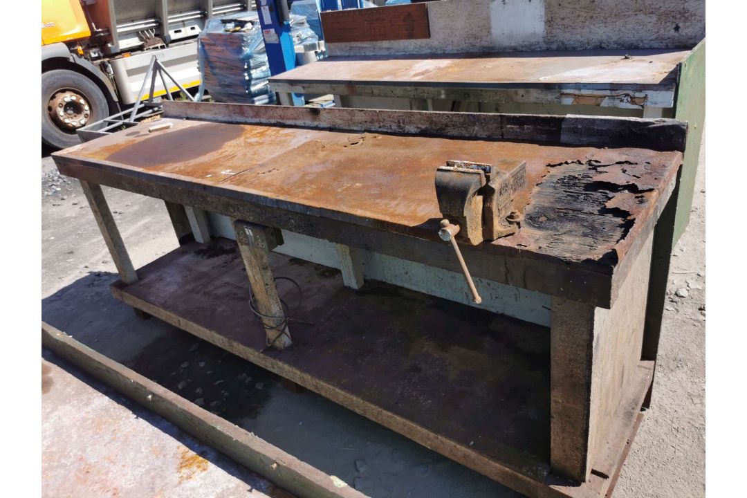 Wooden Workbench bench (damaged steel top) with No3 Record Vice Attached - Image 1 of 3