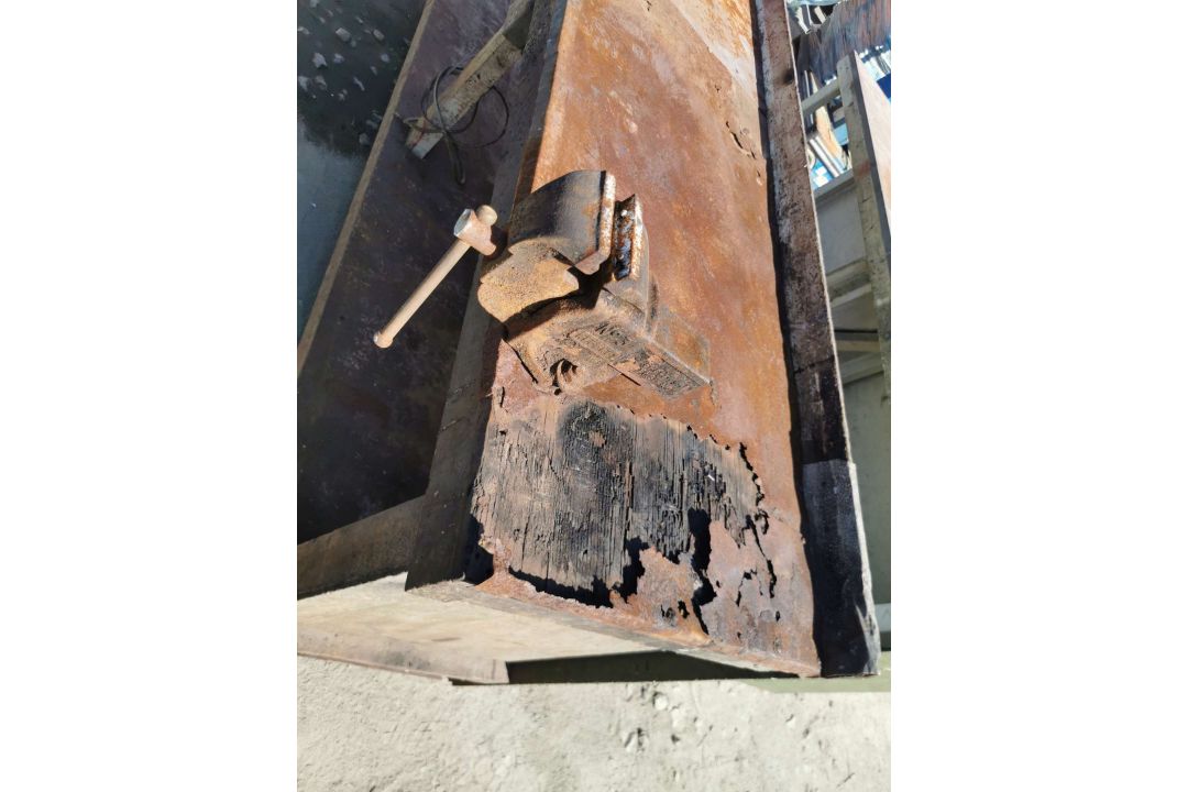 Wooden Workbench bench (damaged steel top) with No3 Record Vice Attached - Image 2 of 3