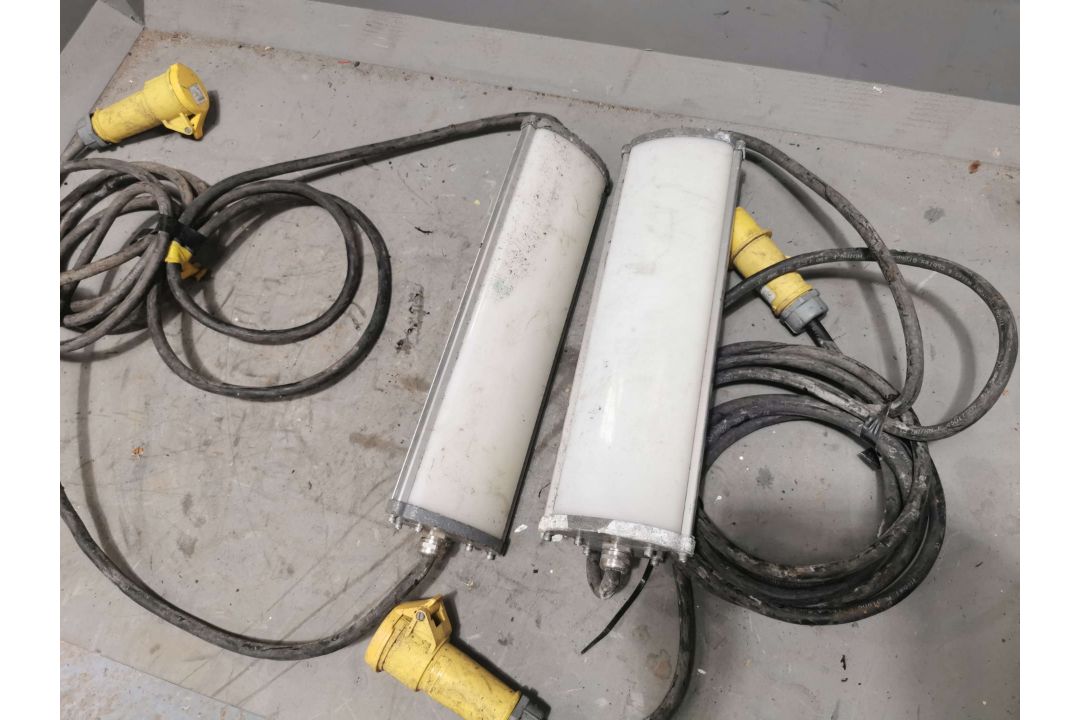 2 x 110v LED Slam Lights