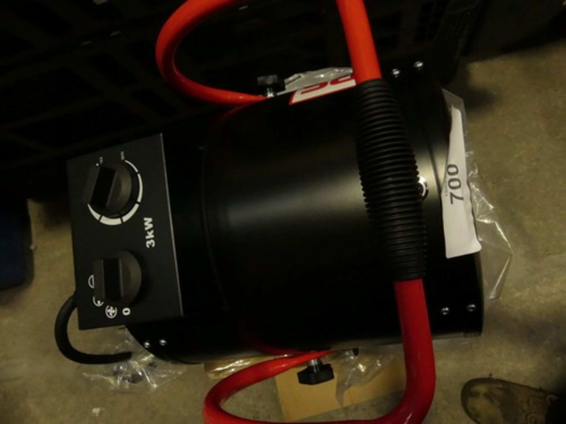 1 x RS Pro 3kW industrial fan heater, BS 174-6569 - New in tatty box