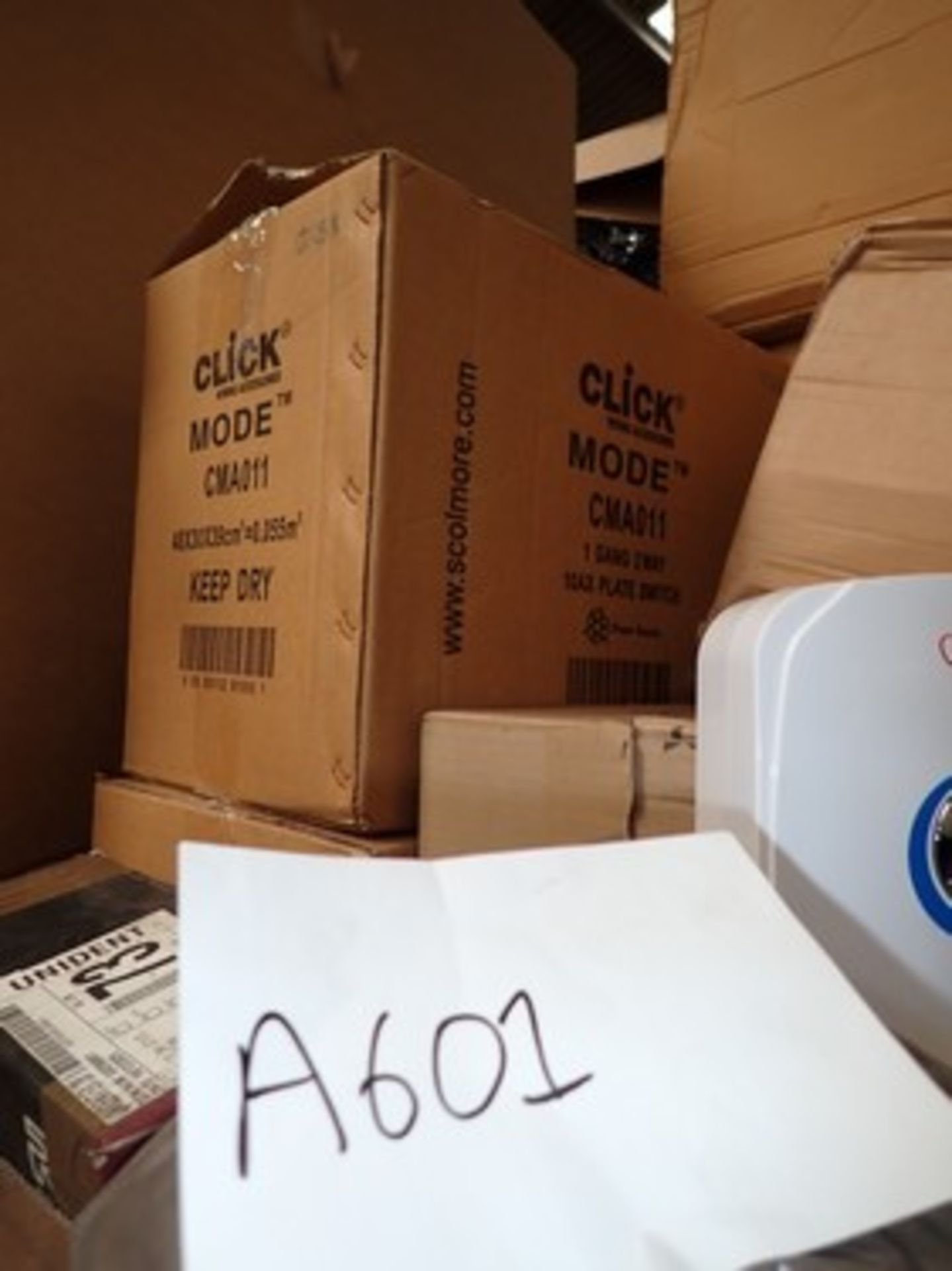 A selection of building and plumbing products, including Co2 alarms, under floor 40mm staples, - Image 6 of 9