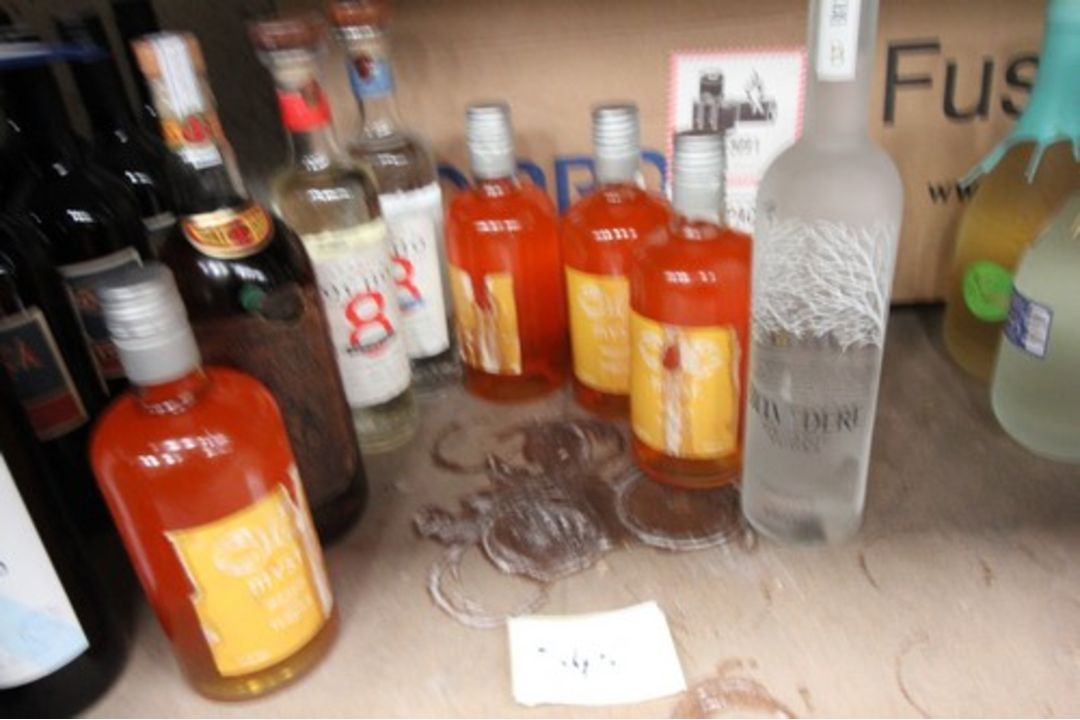 7 x assorted bottles of tequila and 1 x 70cl bottle of Belvedere organic vodka (8) (S45) ( Row E - Image 1 of 2