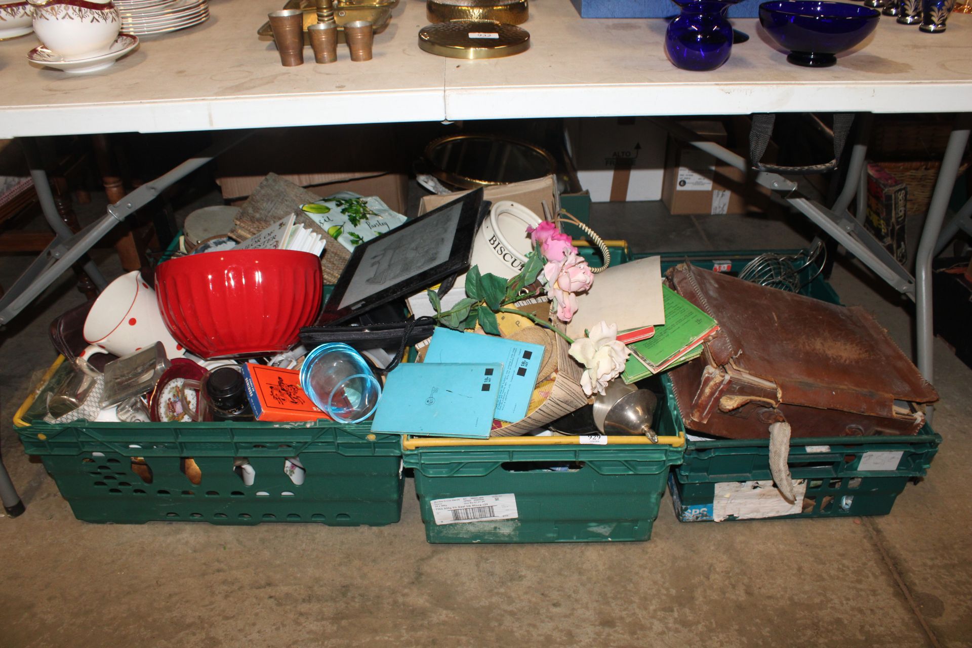 A large quantity of various sundry items to includ