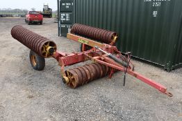 Vaderstad 6m hydraulic folding rolls. With breaker rings.