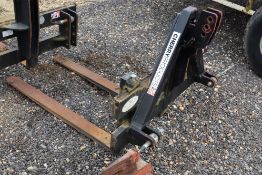 Cherry linkage mounted pallet tines.