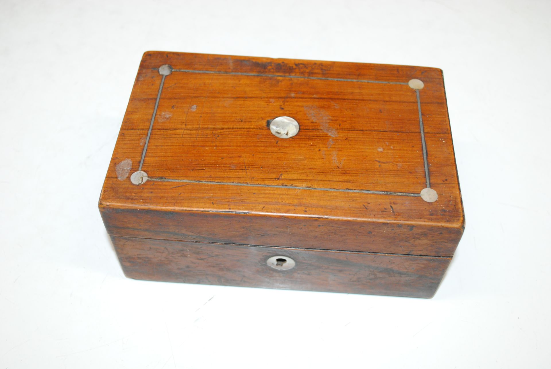 A wooden and mother of pearl inlaid trinket box, a - Image 13 of 18