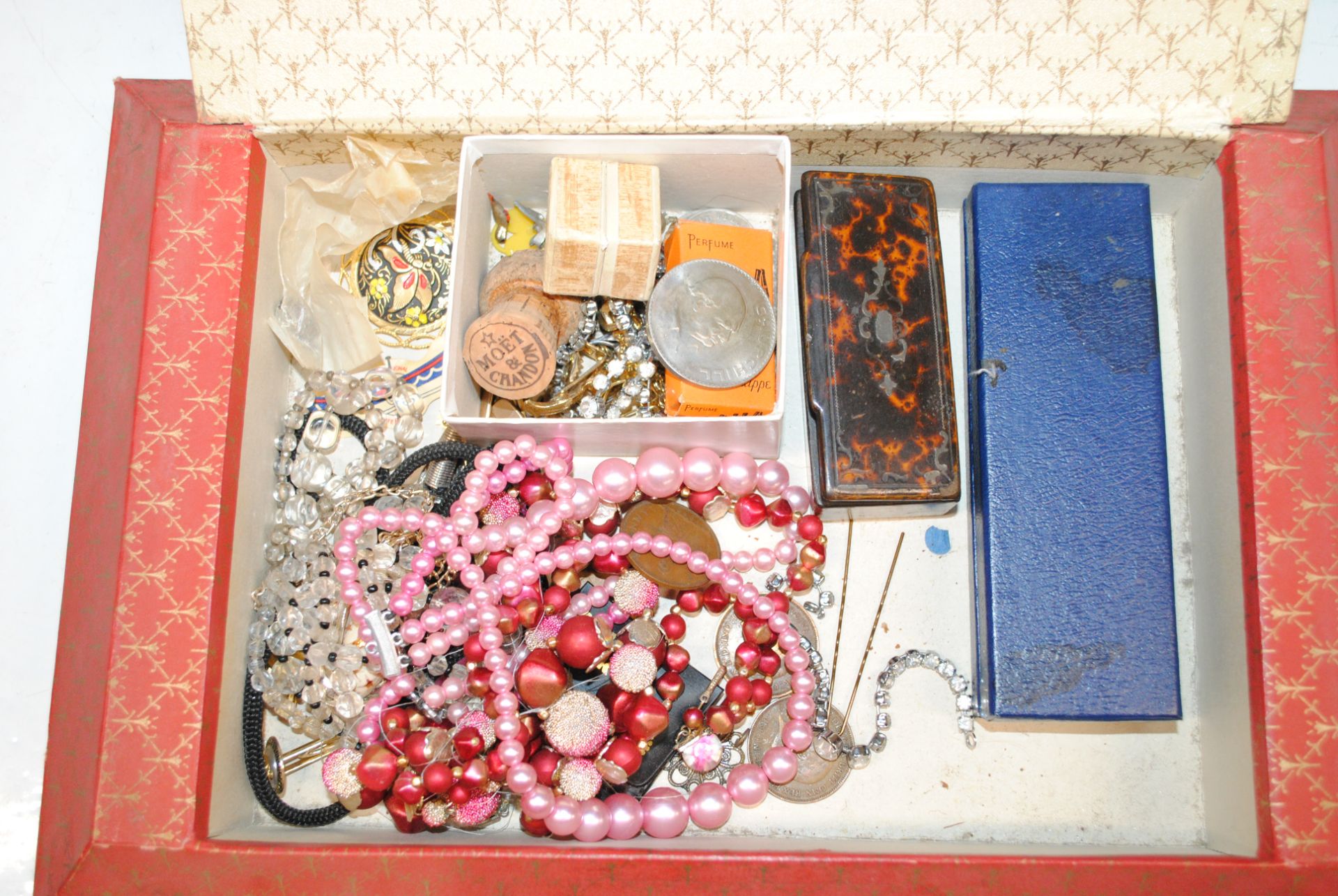 A wooden and mother of pearl inlaid trinket box, a - Image 15 of 18