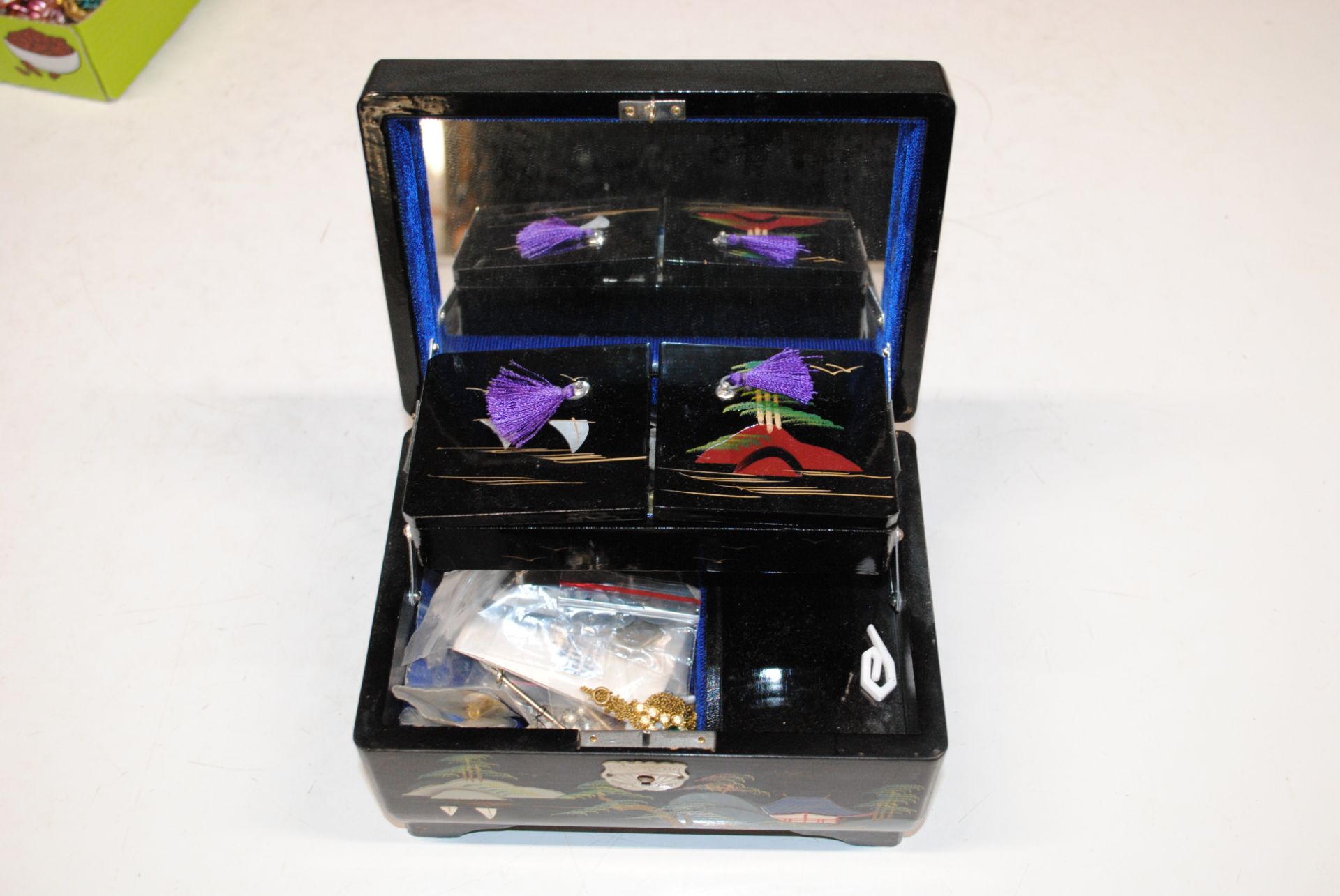 A wooden and mother of pearl inlaid trinket box, a - Image 7 of 18