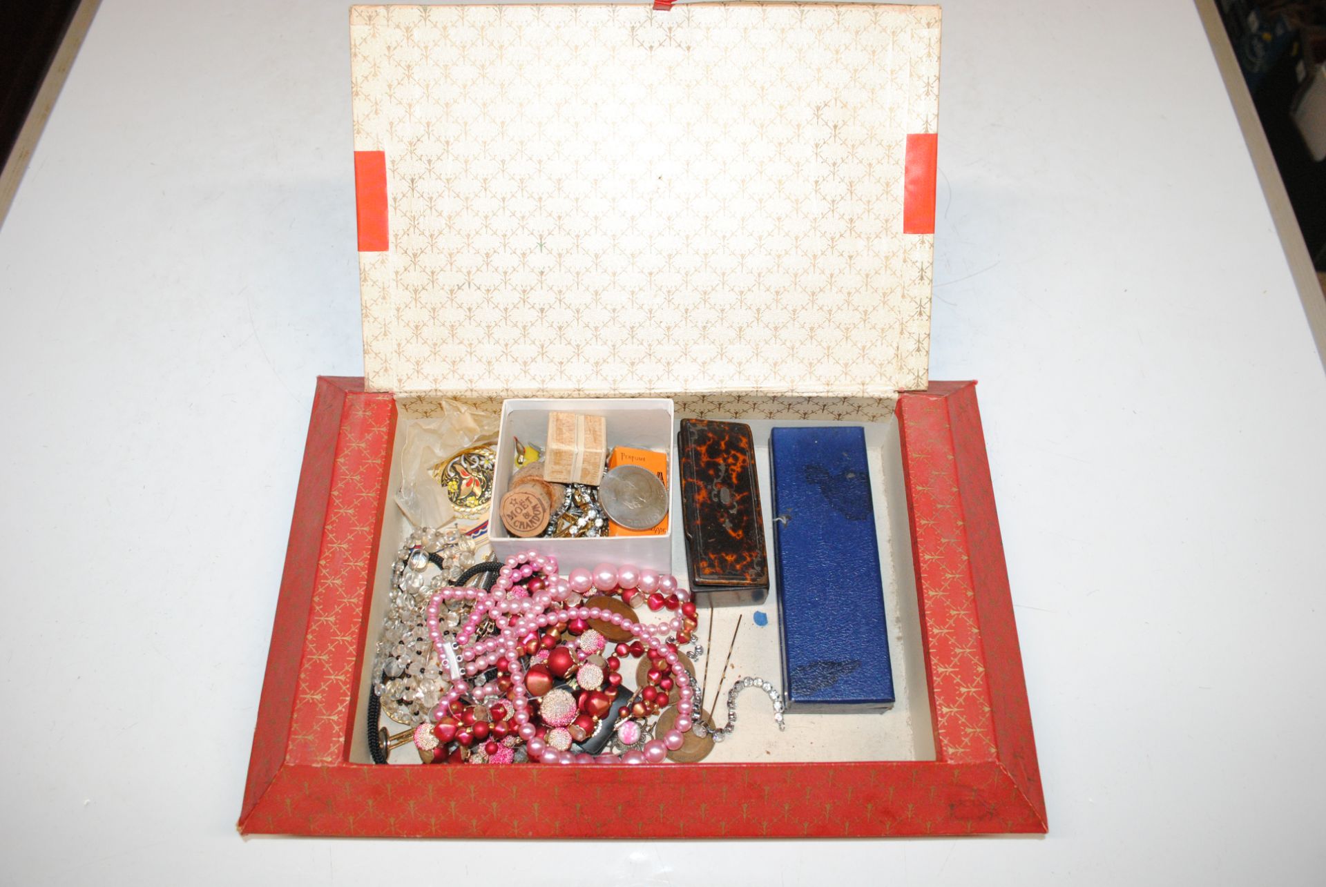 A wooden and mother of pearl inlaid trinket box, a - Image 14 of 18