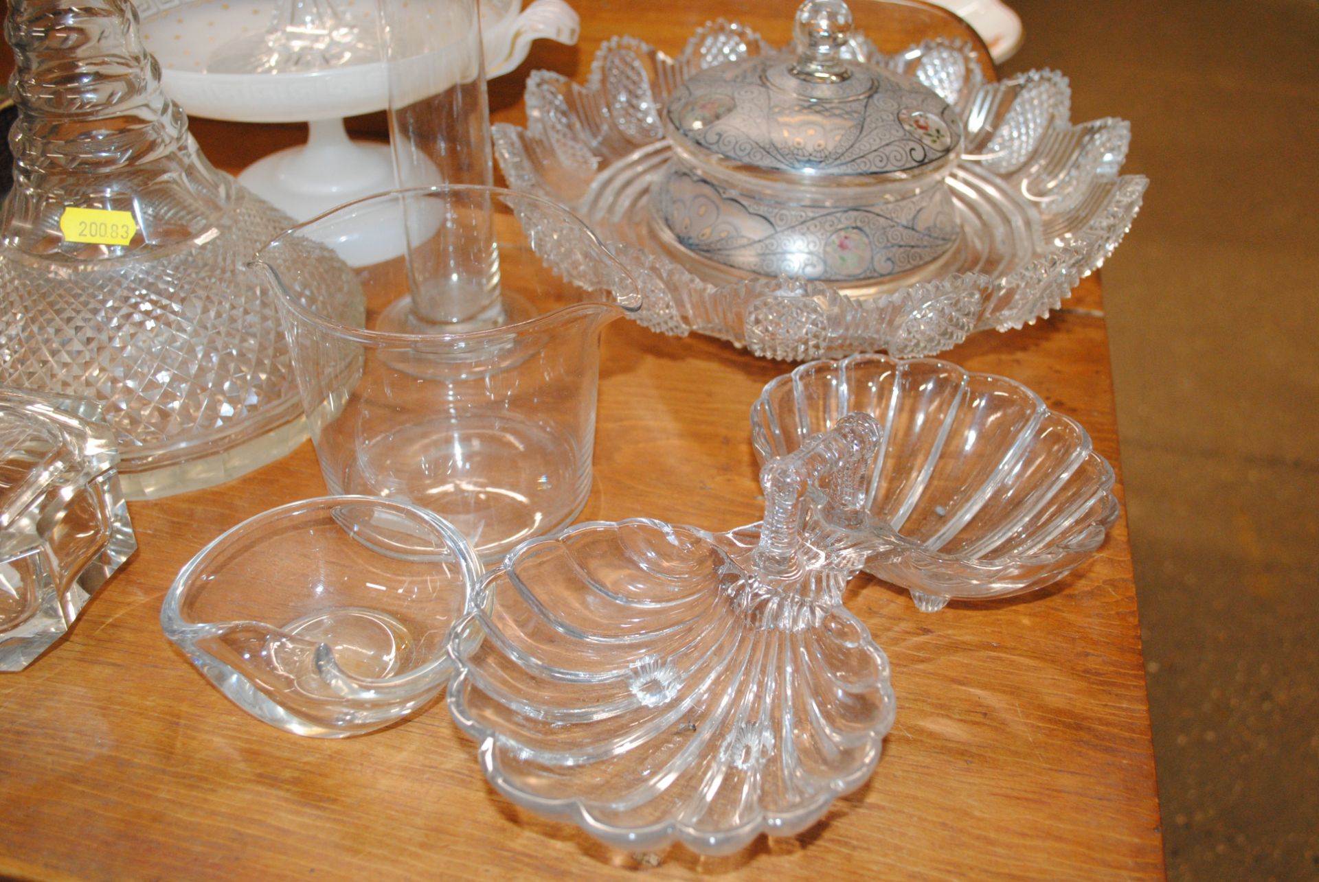 A collection of various glassware to include decor - Image 3 of 5