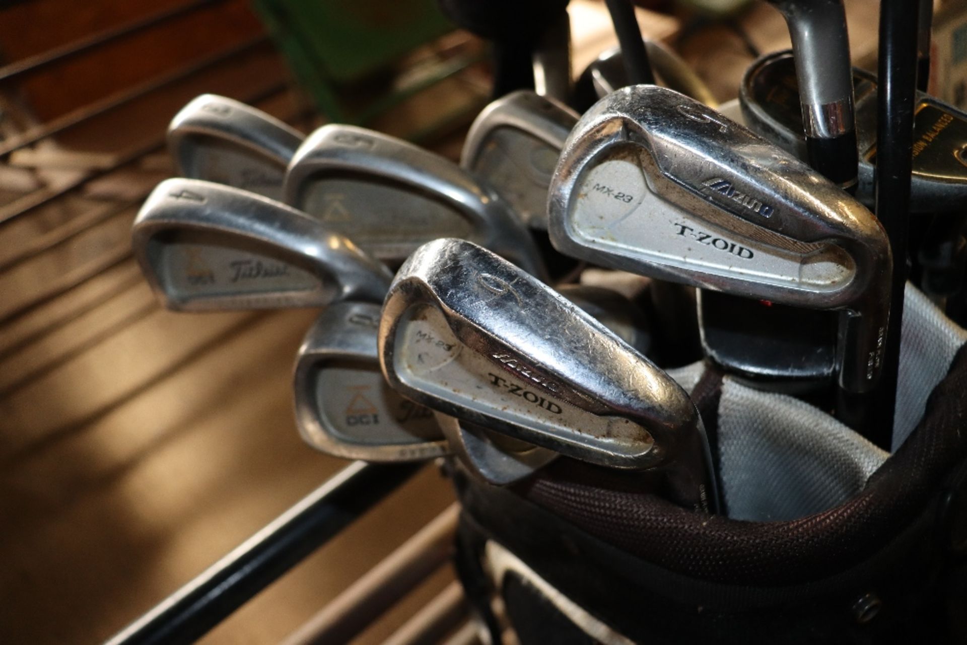A tailor made golf bag and contents of various clu - Image 2 of 3