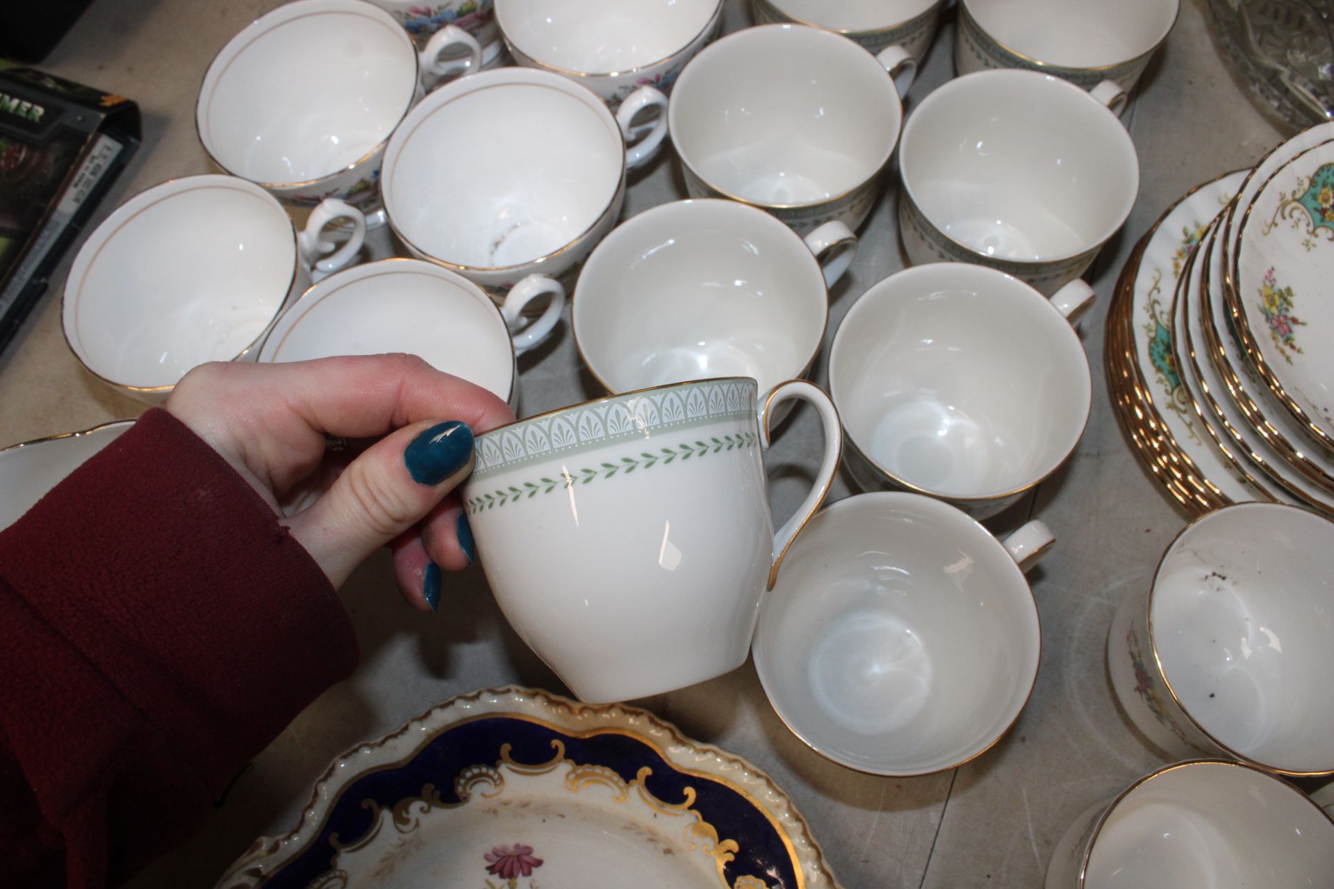 A quantity of various tea ware to include Royal Do - Image 2 of 7