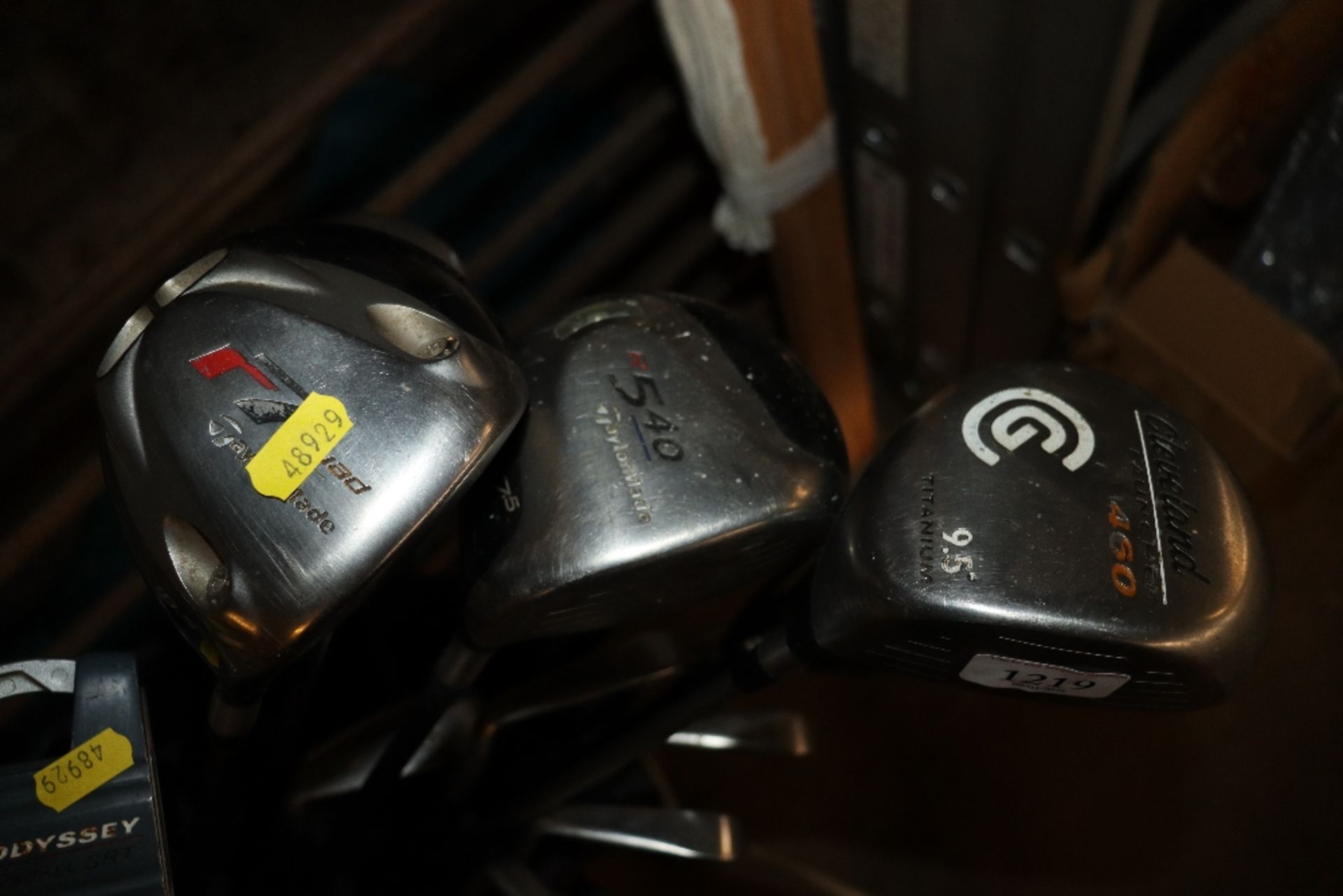 A Titleist golf bag with contents to include an Od - Image 3 of 3