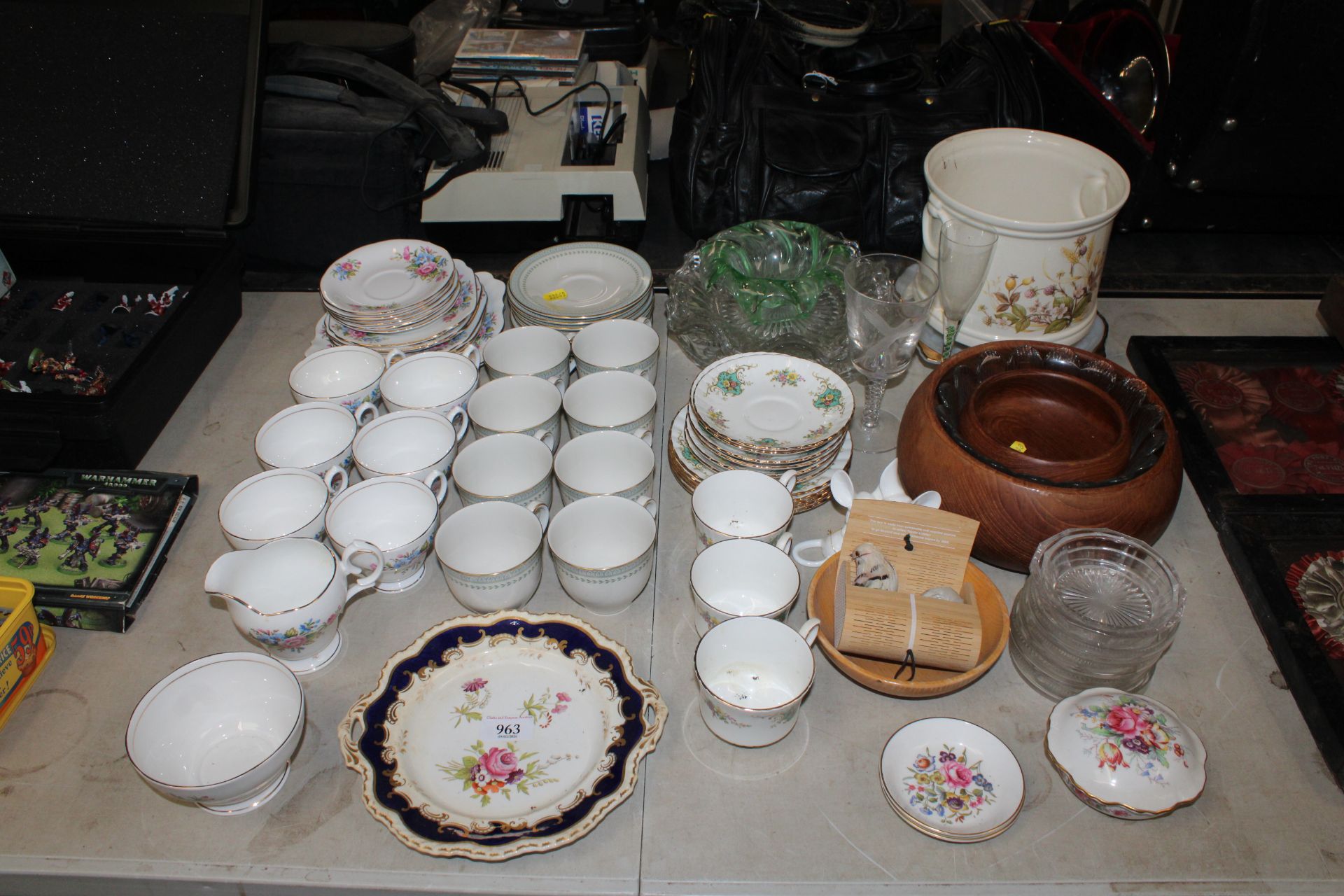 A quantity of various tea ware to include Royal Do