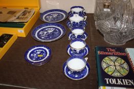 A quantity of T Goode & Co. Copeland Spode tea and