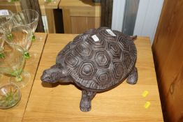 A model in the form of a tortoise (75)