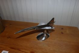 A model in the form of Concorde (115)