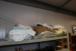 A quantity of various linen