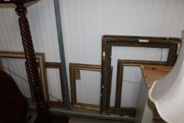 A quantity of gilt picture frames