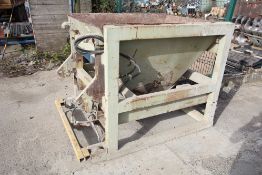 Concrete bottom discharge hopper. With hydraulic o