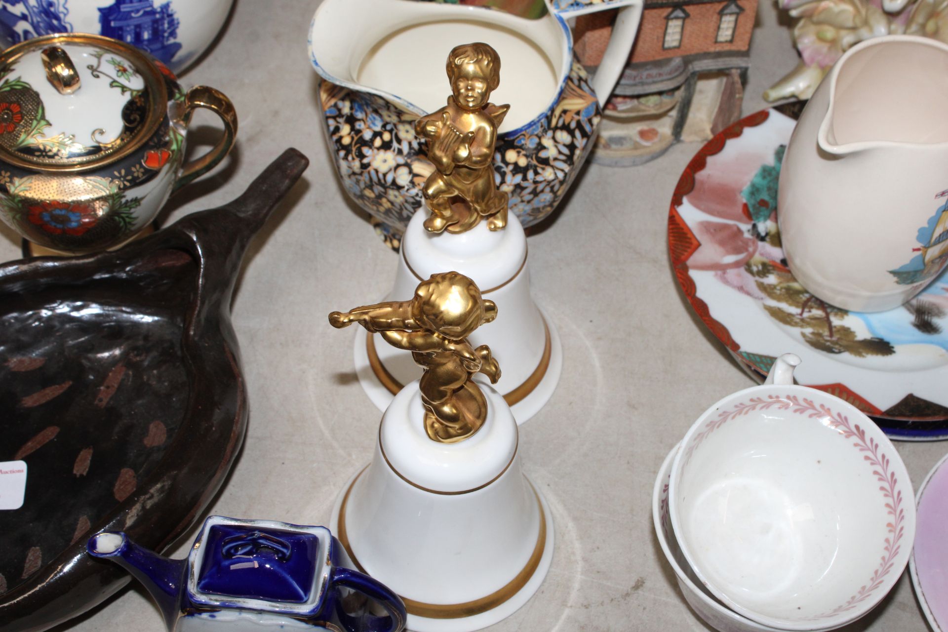 A quantity of various decorative items to include a Burleigh ware bird decorated jug; Beswick jug; a - Image 14 of 16