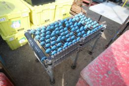 Expanding roller table. V