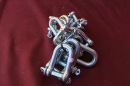 Assortment of shackles. V
